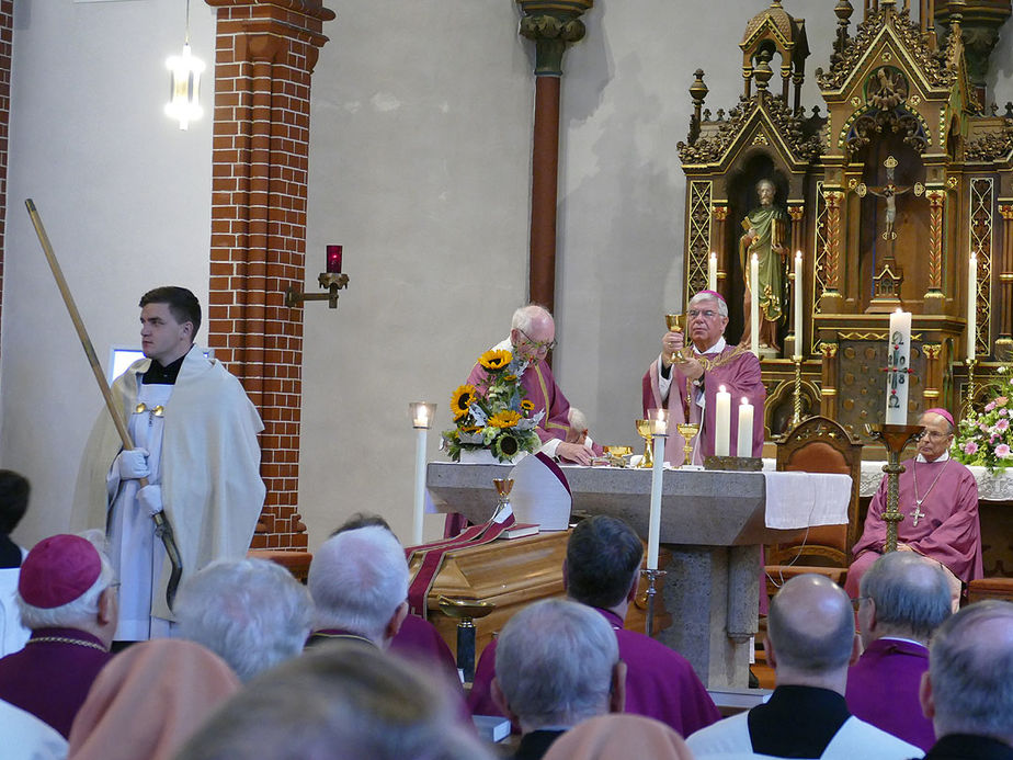 Pontifikalrequiem und Beisetzung von Weihbischof em. Johannes Kapp (Foto: Karl-Franz Thiede)